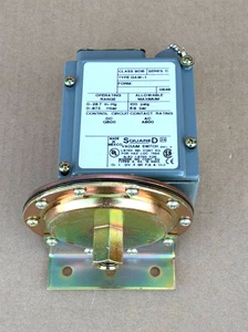 Interruttore Aspirazione Quadrato Classe D 9016 GAW-1 Serie C - Foto 1 di 8