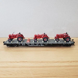Custom Chesapeake & Ohio Flat Car with 3 Farmall Tractors 1:87 HO Scale - Picture 1 of 18