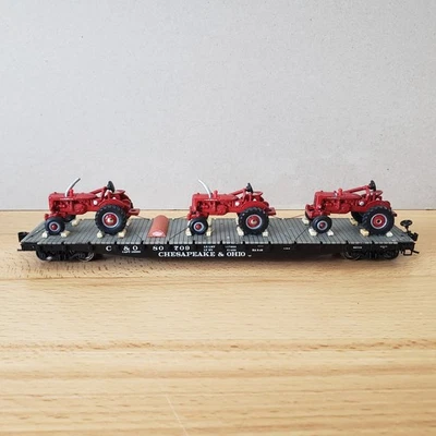 Custom Chesapeake & Ohio Flat Car with 3 Farmall Tractors 1:87 HO Scale - Image 1 of 4