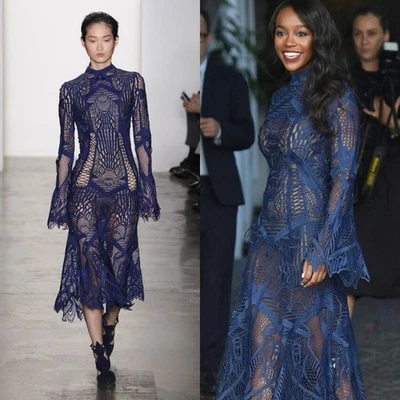 Vestido midi acampanado de encaje con cuello falso SIMKHAI azul marino talla 4 Foto 1 de 4