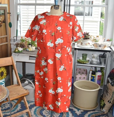 Vestido de Colección Años 60 Inspiración Asiática Flor de Cerezo - Blanco Rojo Floral, Mediano Foto 1 de 4