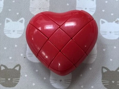 Red Heart Shaped Puzzle Cube 3x3 Magic Twist Brain Teaser 情人节爱情玩具 — 第 1/4 张图片