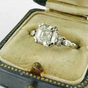 Anillo de oro blanco de 14 K con diamantes creados en laboratorio de corte Asscher estilo Art Deco de 3,20 quilates - Imagen 1 de 10