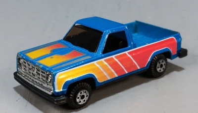 Camioneta Chevy C/K Squarebody azul suelta carretera resistente Yatming 813 1:64 bonita Foto 1 de 4