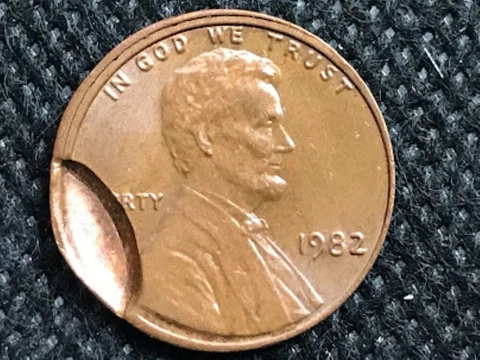 1982 Lincoln Memorial Cent Mint Error - Obverse Indent, Partial Collar Cover
