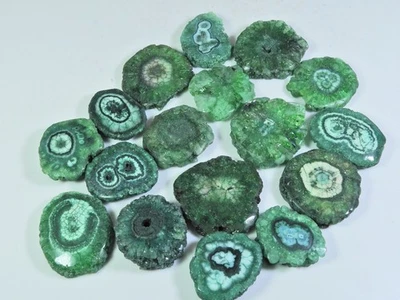 378Cts. Lote de 17 piezas de piedras preciosas sueltas cabujón con forma de mezcla de ágata druzy solar teñida Foto 1 de 4