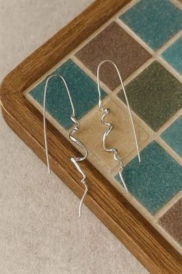 Pendientes Geométricos Espirales Anthropologie Plata Retro Enhebrador Boho Serpiente Ondulada Foto 1 de 4