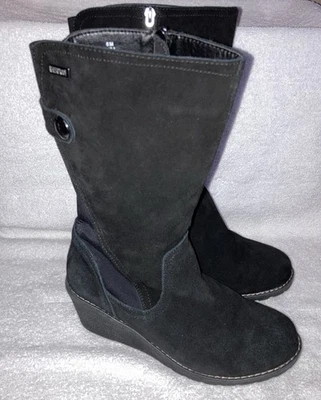 Khombu Pisa Black Suede Zip Wedge Waterproof Winter Boots Faux Fur Lined Sz 8 M - Image 1 of 4