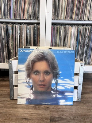 Olivia Newton John - Come On Over - Vinyl Record LP 1976 MCA-2186 - Imagem 1 de 4