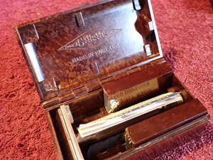 VINTAGE  SAFETY RAZOR GILLETTE  TRAVEL SET w MANUAL  IN SMALL BAKELITE BOX - Picture 1 of 13