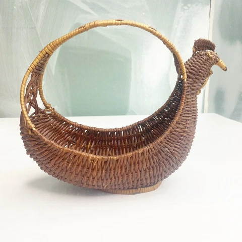 Vintage Rattan Wicker Basket Chicken Rooster Egg Handle Farmhouse Brown 11 x 9 Cover