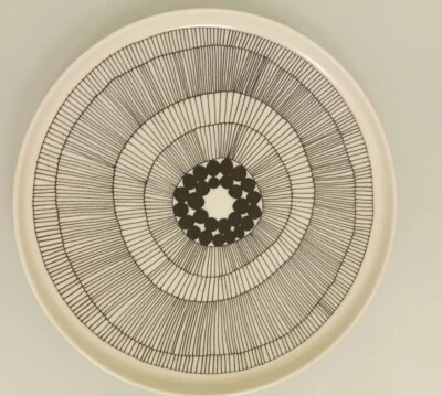 "Plato de cena Finland Marimekko siirtolapuutarha oiva 9 7/8"" moderno negro blanco" Foto 1 de 4