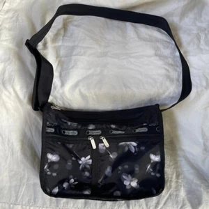 BOLSO DE HOMBRO LESPORTSAC foto FLORAL diario de lujo con foto en blanco y negro - Imagen 1 de 10