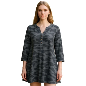 Jane & Delancey Tunio Top 1X Gray Camo Roll Tab Sleeves Henley Metallic Shimmer - Picture 1 of 13