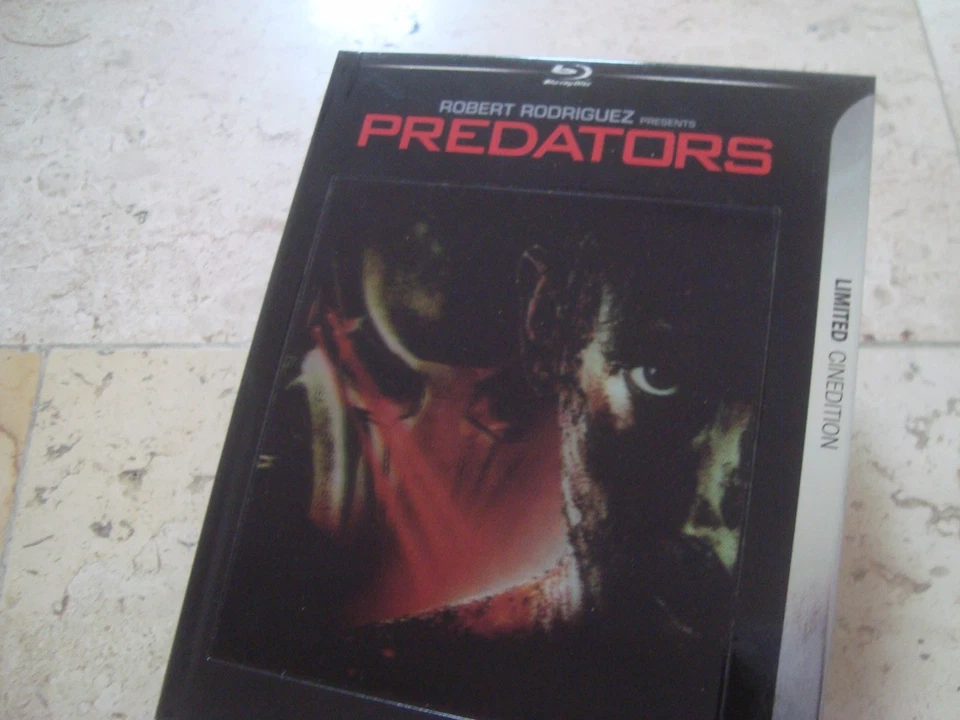 PREDATORS Blu-Ray LENTICULAR Digibook +Filmcell OOP Limited Edition Topher Grace - Image 1 of 4