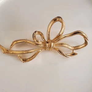 Vintage Trifari Large 4 Inch Bead Textured Goldtone Ribbon Bow Brooch - Picture 1 of 4