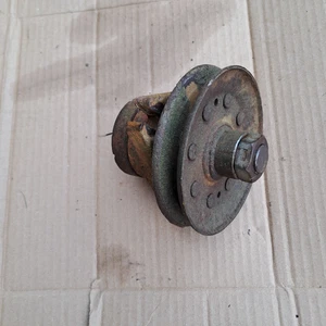 John Deere 110 140 210 212 214 300 316 318 332 265 - mower spindle M11031 - Picture 1 of 2