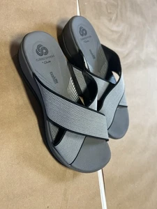 Clarks Cloudsteppers Sandalen Pantoletten Arla Wave schwarz dehnbar Größe 6M neu ohne Etikett - Bild 1 von 7