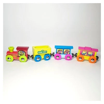 Lote Tren Madera TootsieToy Plaza Sésamo Oscar's Stop Go Locomotora 4 Carros Años 90 Foto 1 de 4