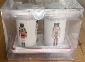 Neu in Verpackung NEU Kirkland’s Home Weihnachten Salz & Pfefferstreuer & Tablett NUSSKNACKER - Bild 1 von 6