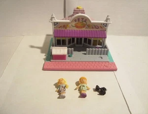 POLLY POCKET POLLY'S PET SHOP PLAY SET BLUEBIRD 1993 Vintage Pollyville 3 Figs - Picture 1 of 4