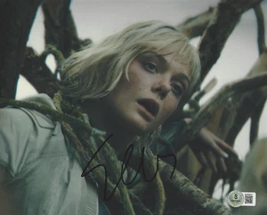 ELLE FANNING SIGNED PREDATOR: BADLANDS 8x10 MOVIE PHOTO ACTRESS BECKETT BAS COA - Picture 1 of 3