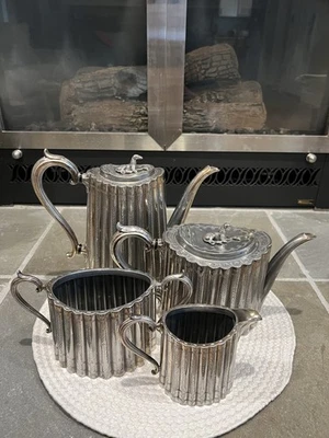 Sheffield England Britannia металлический кофейный и чайный сервиз с флеронами борзая, 1870-е - Изображение 1 из 4