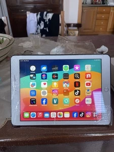 ipad 6 generazione usato, Colore Bianco - Foto 1 di 12