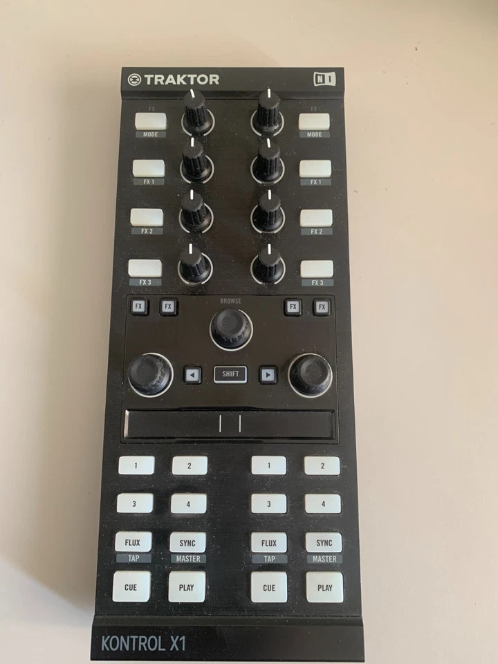 Native Instruments TRAKTOR Kontrol X1 MK2 - Bild 1 von 1
