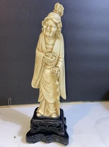 Vintage Marwal IND INC Kreidegeschirr Statue alte asiatische Frau mit Blumen & Rohr Elfenbein - Bild 1 von 7