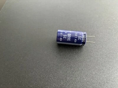 Nuevo Nippon Chemi-Con 5600uF 35V Foto 1 de 3