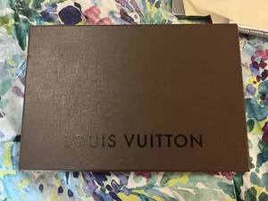 Louis Vuitton kleine braune Geschenkbox und Pochette Staubbeutel Exc - Bild 1 von 6