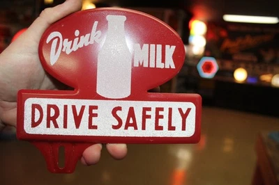 ESCASO LETRERO DE METAL ESTAMPADO REFLECTANTE PINTADO SMALTZ BEBE LECHE AÑOS 30 GAS Foto 1 de 4