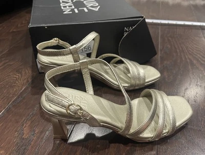 Sandalia de vestir Naturalizer Galaxy Champagne para mujer talla 6 NUEVA Foto 1 de 4