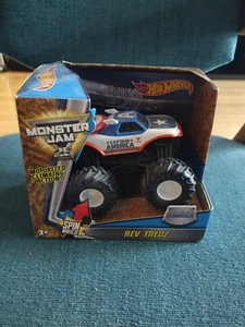 Hot Wheels Monster Jam Rev Tredz Marvel Captain America Climbing Action 2013 NEW - Picture 1 of 4