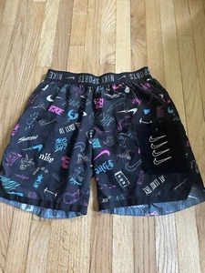 Nike Laufshorts Graffiti Herren Medium Schwarz Blau Pink Größe M 1108SIM 🔥 - Bild 1 von 10