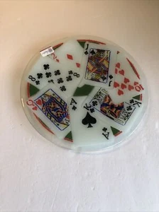 Peggy Karr vidrio artístico fundido 11” plato juego de póquer noche cartas nuevas con etiqueta - Imagen 1 de 6