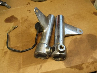 Honda Gold Wing GL1000 1976 horquilla delantera orejas montaje de luz de cabeza Foto 1 de 4