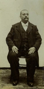 Frankreich Mann posiert sitzend Schnurrbart altes CDV Foto 1900 - Bild 1 von 3