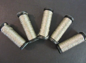 Lote de 5 hilos trenzados Kreinik Metallics #102 ORO VATICANO mediano #16 5M - Imagen 1 de 5