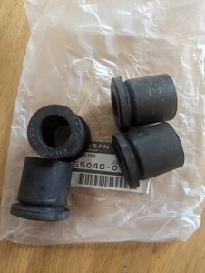 Arbustos de grilletes con suspensión trasera Nissan Navara D21, cuatro piezas nuevas genuinas. - Imagen 1 de 2