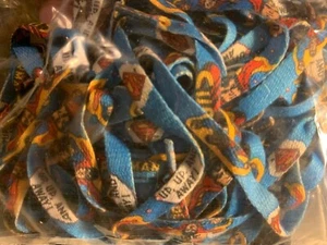 SUPERMAN LACCI PER SCARPE VINTAGE ANNI 80 27 POLLICI NUOVI VECCHIO STOCK 1 PAIO - Foto 1 di 1