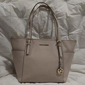 MICHAEL KORS - Saffiano Leather - Soft Pink Large Tote - Top Zip - Picture 1 of 9