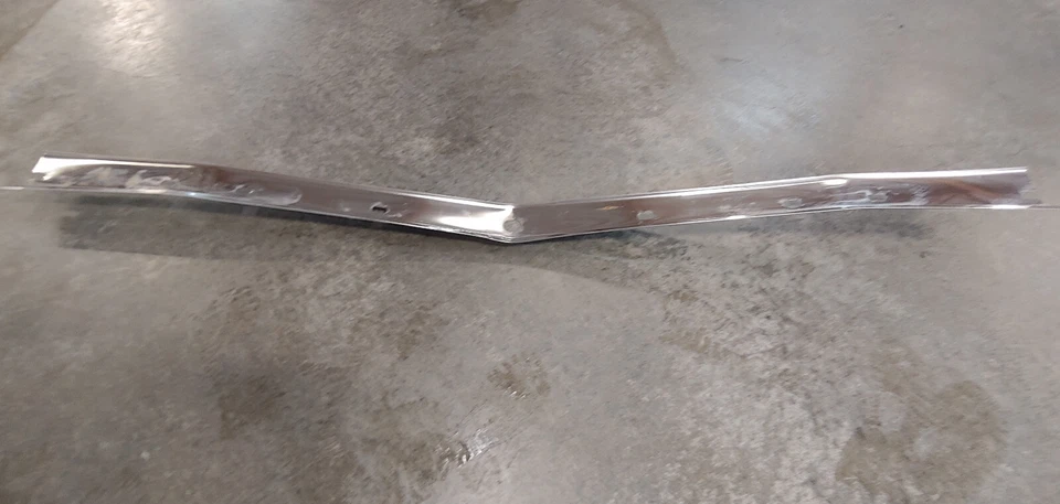 NICE 1975 1976 CHEVROLET LAGUNA FRONT BUMPER PAD CHROME TRIM 347349 - Image 1 of 4