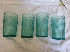 The Pioneer Woman Adeline 16 Unzen türkisfarben geprägtes Glas Becher, 4er Set - Bild 1 von 7