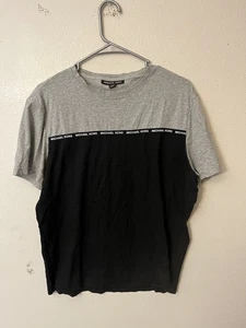 Camiseta Michael Kors Para Hombres MK Logo Colorblock Crew Gris Talla Grande - Imagen 1 de 5