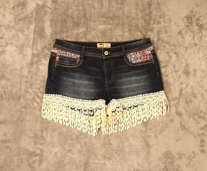 LEI ASHLEY JUNIORS SZ 11 JEAN SHORTS-SOUTHWEST PRINT-LOW RISE-LACE-REGULAR - Picture 1 of 10