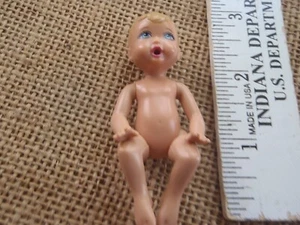 De colección Barbie Mattel Bebé Krissy Biberón Boca Abierta H29 - Imagen 1 de 5