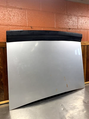 Alfa Romeo Spider 1982-90 • Tapa maletero trasero original + alerón. Usado.    AR3948 Foto 1 de 4