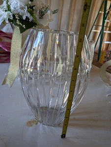 Seltene Vintage Presskristall Knospen Vase. Vertikale Linien mit Kreisabdrücken. - Bild 1 von 2